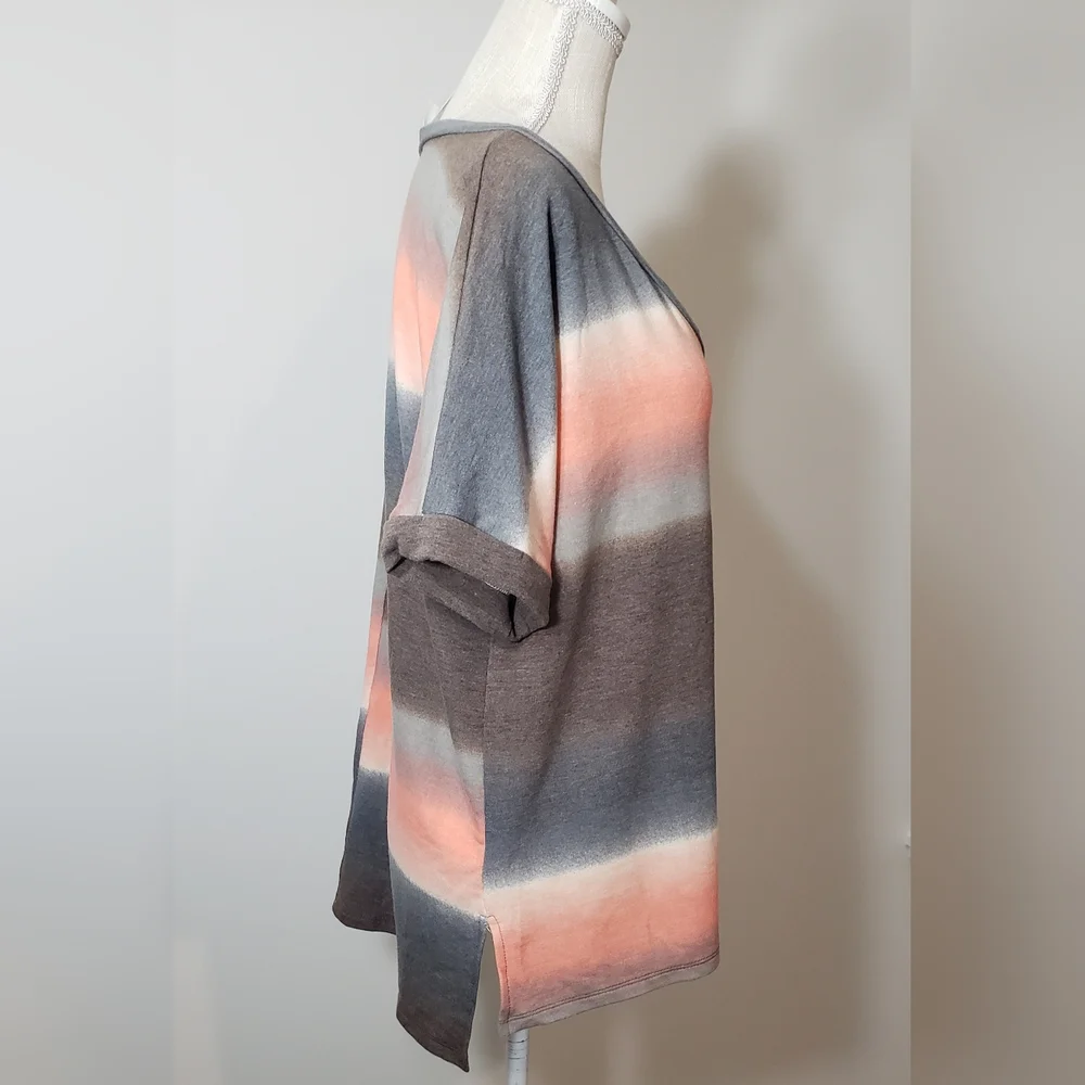 Sew In Love women's vneck top, NWOT, size M - Picture 2 of 6